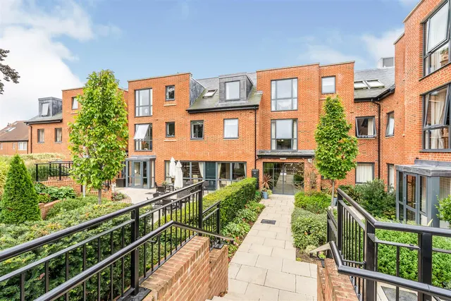 St. Margarets Way, Midhurst, GU29, photo 1