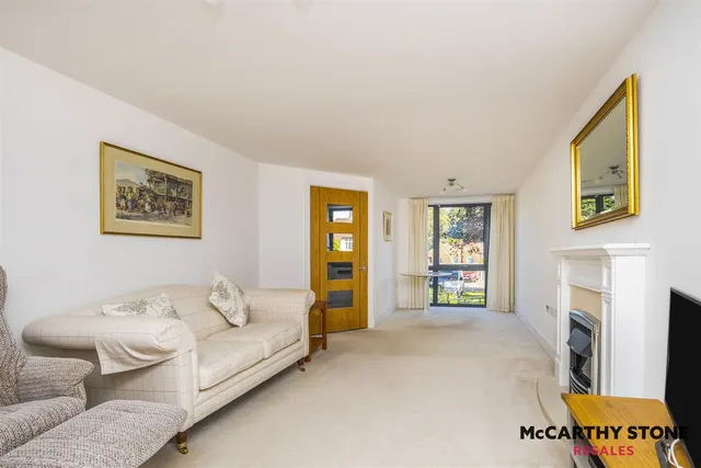 St. Margarets Way, Midhurst, GU29, photo 2