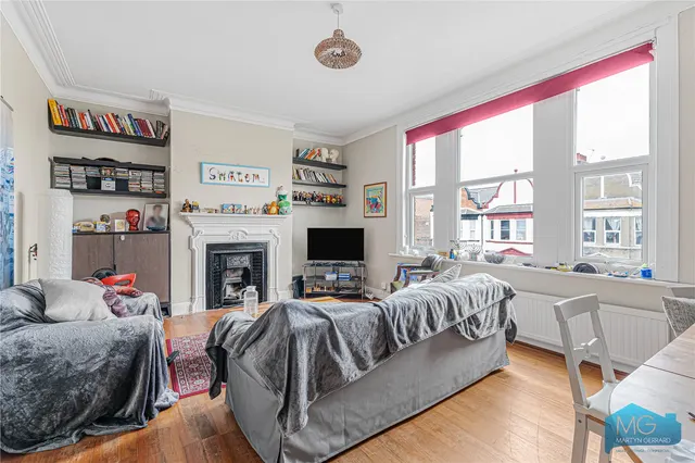 Ballards Lane, Finchley, N3, photo 1