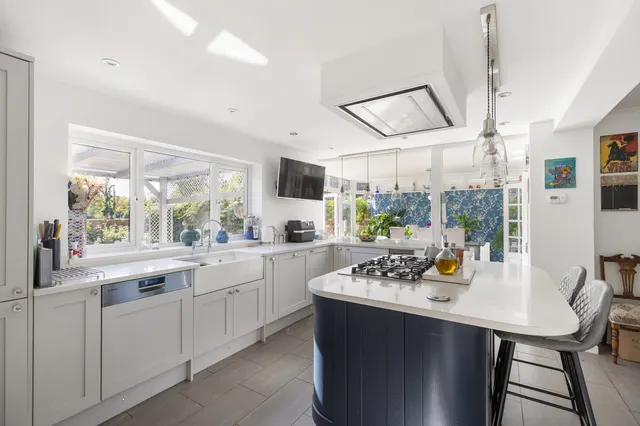 Bramwell Close, Sunbury-on-thames, TW16, photo 2