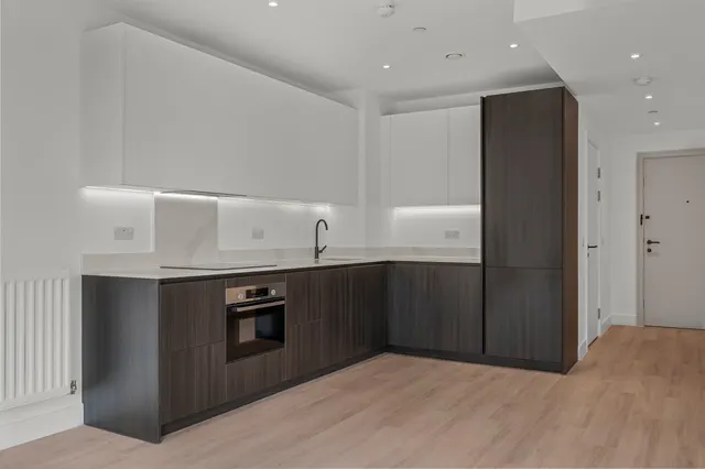 Everdene Path, London, W3, photo 2