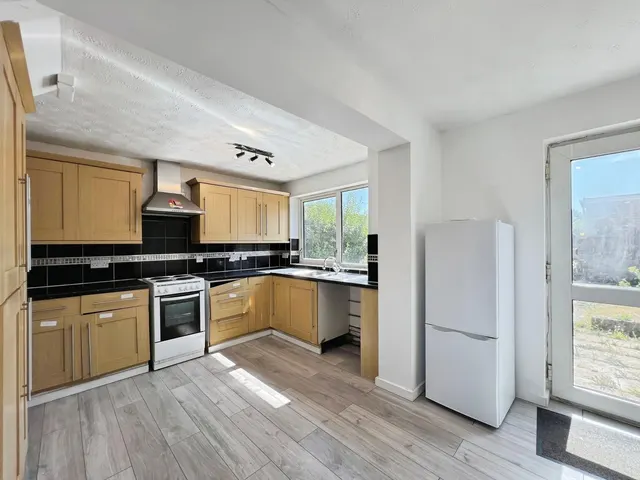 Photo 2 — Spinney Drive, Banbury, Oxfordshire, OX16