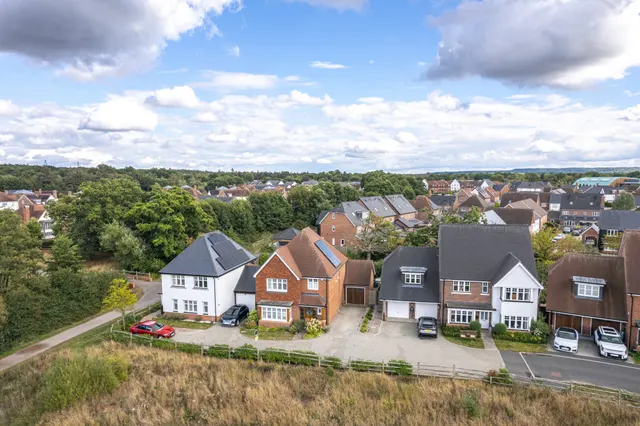 Emerald Avenue, Fleet, GU51 5DG, photo 1