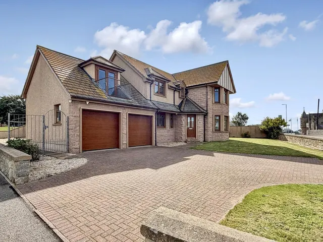 Marine Court, Lossiemouth, photo 1