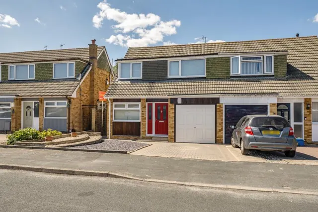 Duchess Way, Swindon, SN2, photo 1
