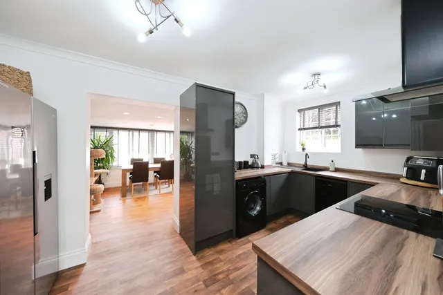 Lincoln Road, Tuxford, NG22, photo 3