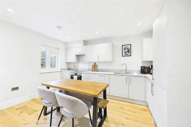 Deepcut Bridge Road, Deepcut, GU16, photo 3