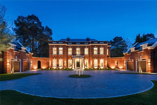 East Road, St George's Hill, Weybridge, Surrey, KT13 0LD, photo 1