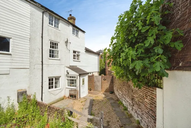 Station Road, Robertsbridge, TN32, photo 1