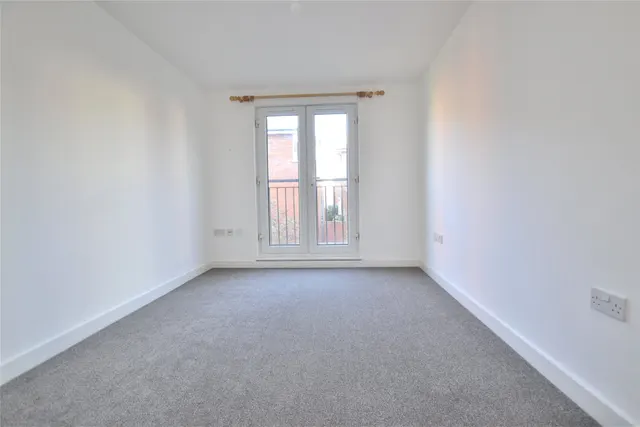 Photo 3 — Great Western Road, Gloucester, GL1 3PP