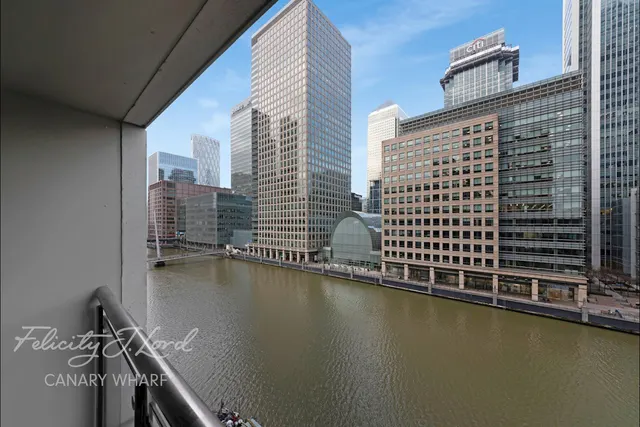 South Quay Square, photo 1