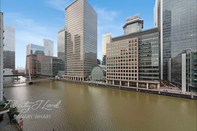 South Quay Square, photo 3