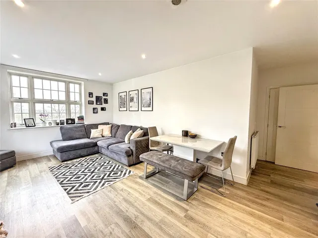 Photo 3 — Collison Avenue, Barnet, EN5 3BQ