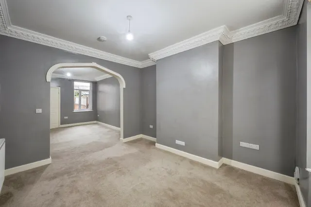 Ivanhoe Road, Conisbrough, DN12, photo 3