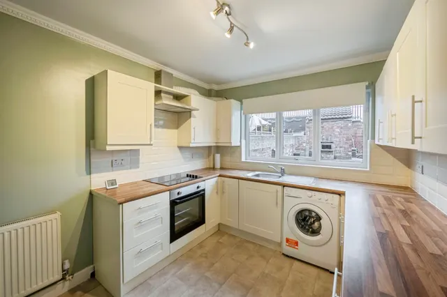 Ivanhoe Road, Conisbrough, DN12, photo 2