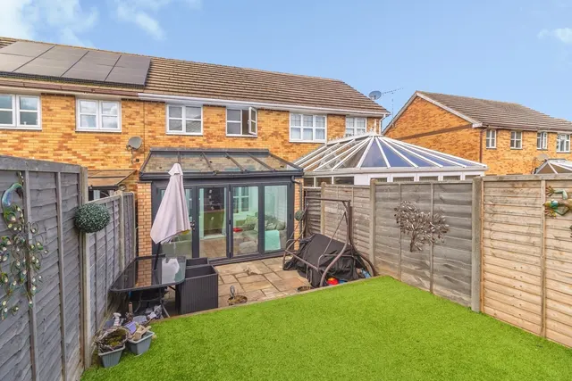 Photo 3 — Rosemullion Avenue, Tattenhoe, Milton Keynes, Buckinghamshire, MK4