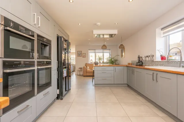 Bright and Spacious Home in Gayton, photo 3