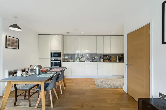 Commerce Road, Brentford, TW8, photo 3