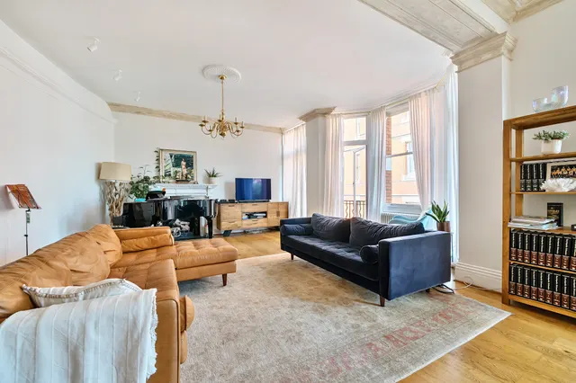 Photo 3 — Kensington Court, London, W8