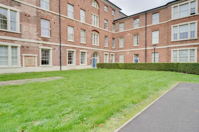 St. Georges Mansions St. Georges Parkway, Stafford, ST16, photo 2