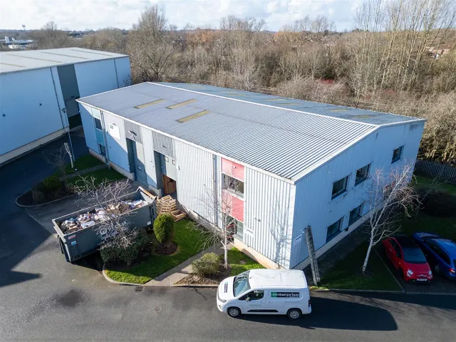 Hemdale Business Park, Kingfisher Court,, photo 1