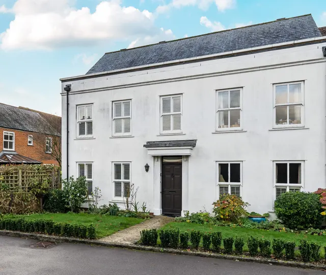 Seymour Place, Odiham, Hook, RG29 1AY, photo 1