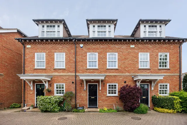 Wedgwood Place, Cobham, KT11, photo 1