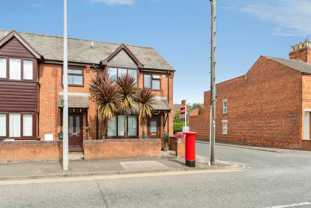Harlaxton Road, Grantham, photo 1