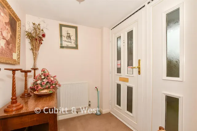 St. Mary's Close, Pulborough, RH20, photo 2