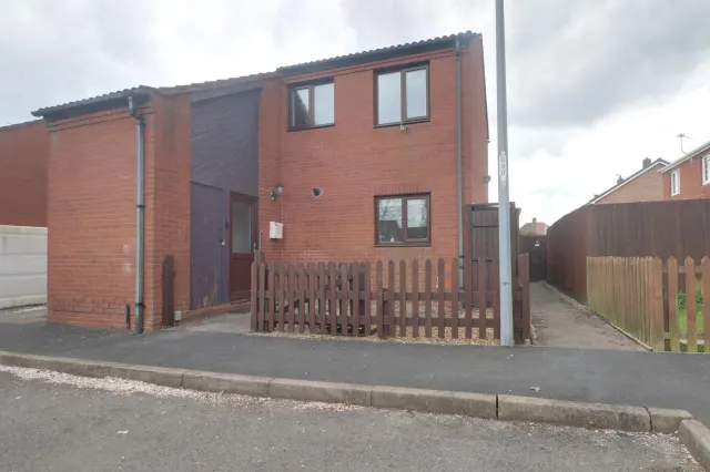 Hollybirch Grove, Telford, photo 1