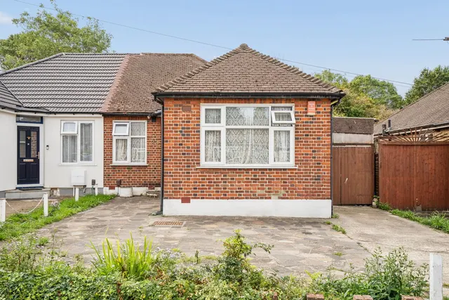 Eastern Avenue, Pinner, HA5, photo 1