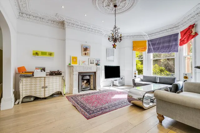 Netherhall Gardens, Hampstead, NW3, photo 1