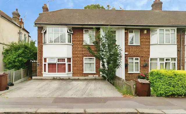 Mill Lane, Romford, RM6, photo 1