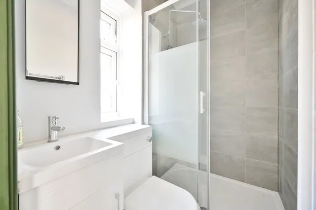 Photo 3 — Room 1, Flat A, 152 Clapham High Street, London