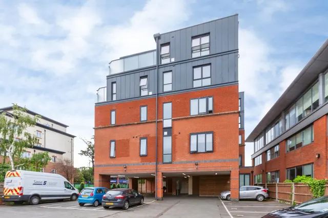 Bath Road, Slough, SL1, photo 1