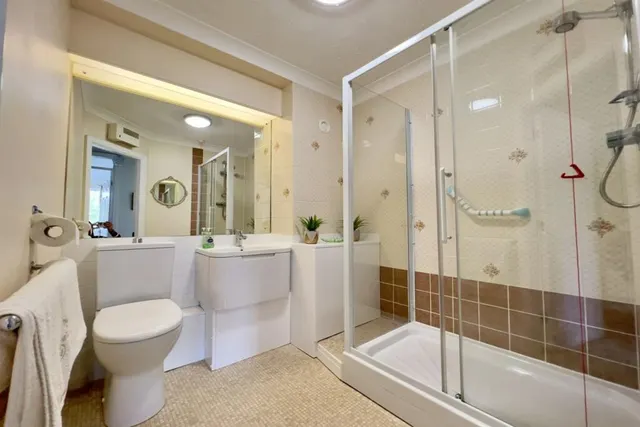 Cedarwood Legh Close, Stockport, photo 3