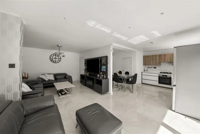Derby Road, Uxbridge, photo 1