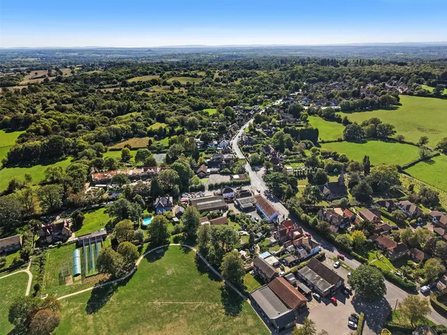 Hurst Grove, Capel, RH5, photo 2