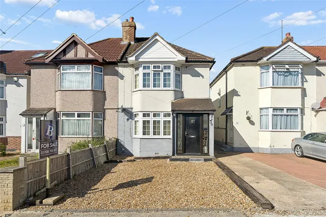 Heaton Close, Harold Hill, RM3, photo 1