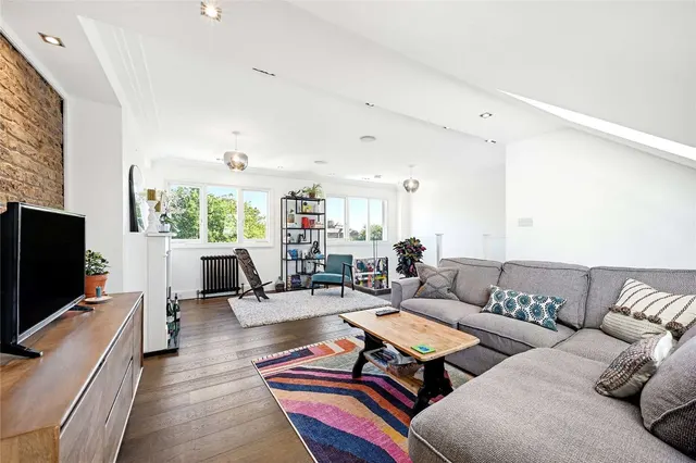 Gondar Gardens, London, NW6 1HG, photo 1