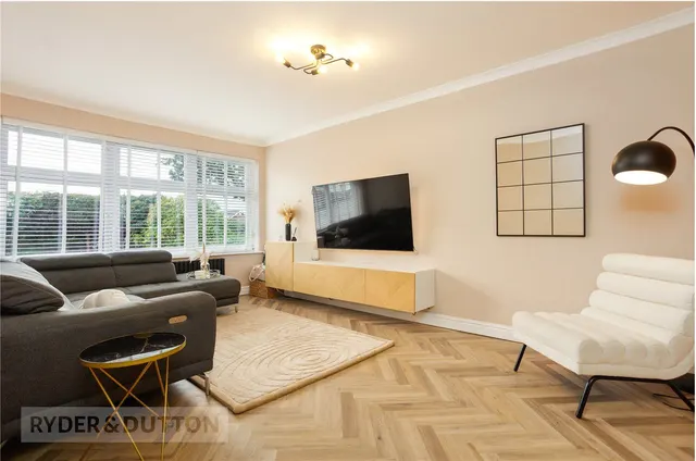 Chichester Crescent, Chadderton, OL9, photo 3