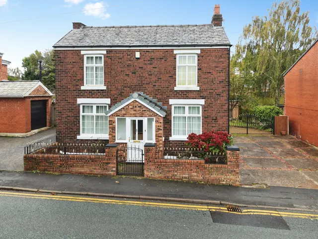 Wigan Road, Shevington, WN6, photo 1