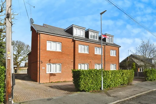 Roberts Road, Basildon, Essex, SS15, photo 1