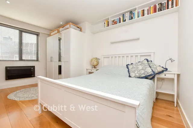 North Street, Leatherhead, KT22, photo 3