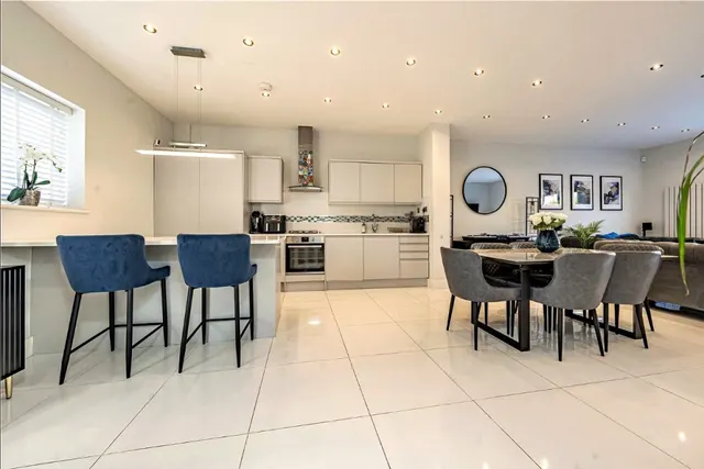 Morden Road, London, photo 1