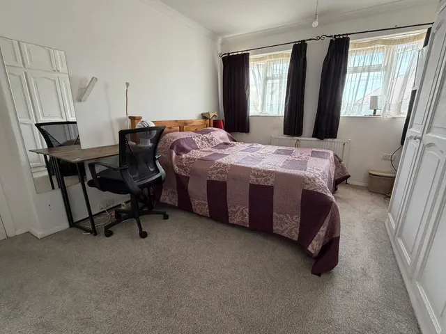 Uxbridge, UB10, photo 2