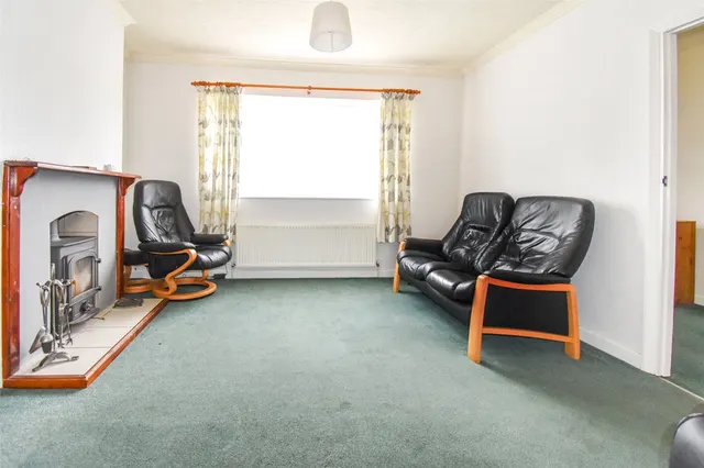 Photo 3 — Kingsway, Aldershot, Hampshire, GU11 3PF