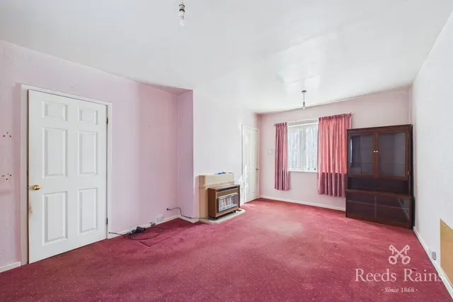 Photo 2 — Lowedges Crescent, Sheffield, S8
