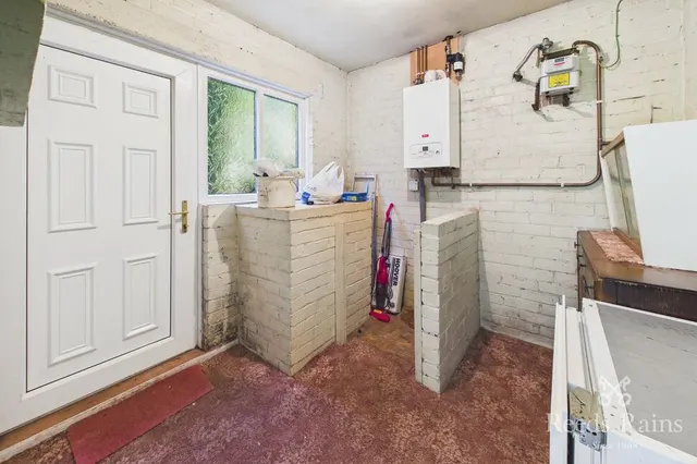 Photo 3 — Lowedges Crescent, Sheffield, S8