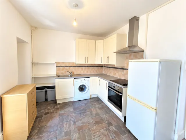 Photo 3 — Flat 2, James House, London, 108 James Lane, E10 6HL